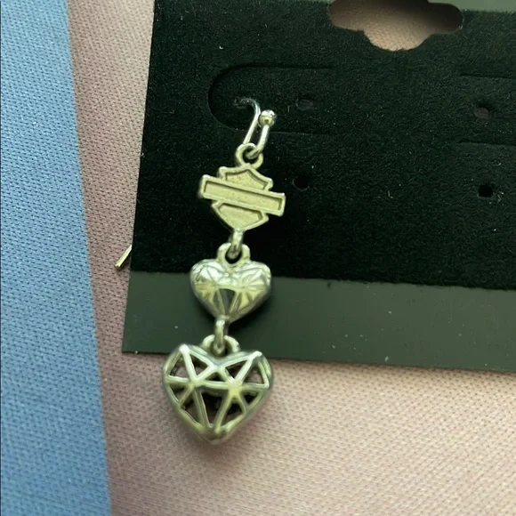 Harley Davidson Elegant Silver Heart Earrings - Picture 3 of 3